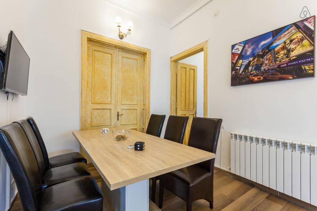 The Castle Of Piata Romana Albergue Bucarest Exterior foto